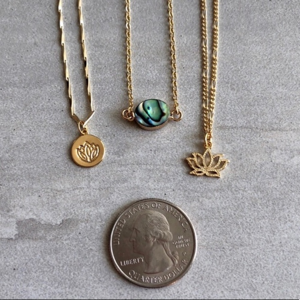 Last 1! 🌟Lotus Dainty Gold Necklace - Picture 3 of 5